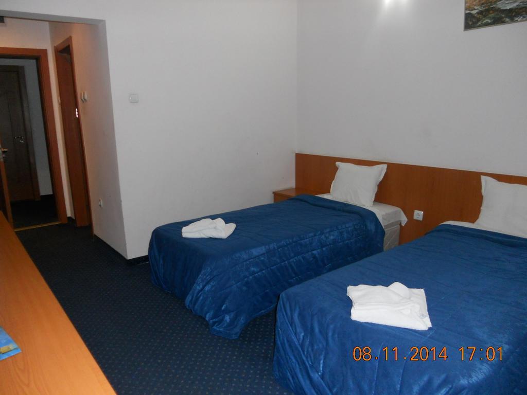 Family Hotel Helios Sevlievo Room photo