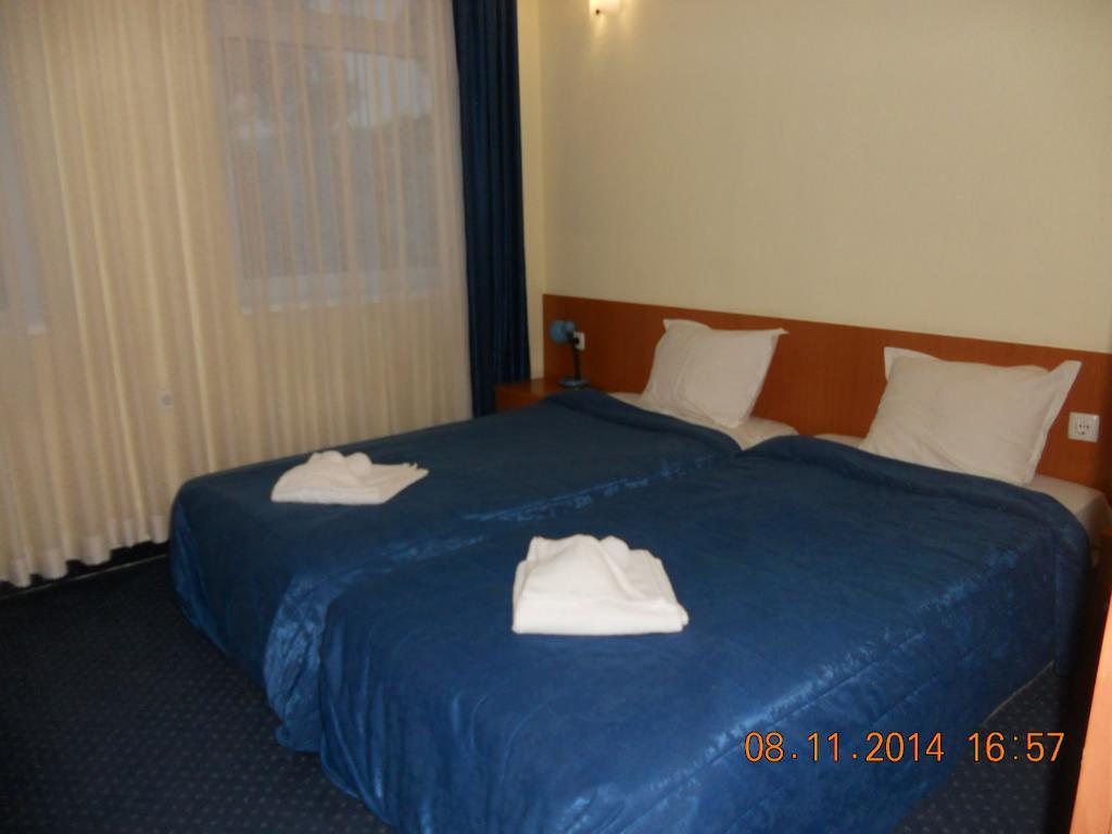 Family Hotel Helios Sevlievo Room photo
